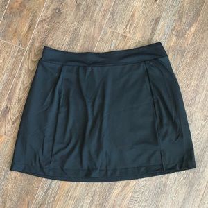 Lady Hagen black golf skort. Size large